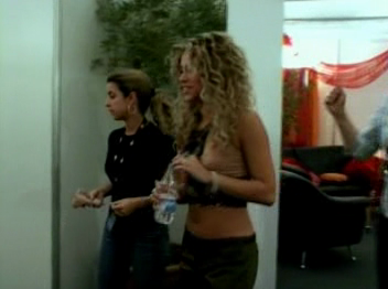 MTV_Diary_www_shakira-online_fr_00104.png