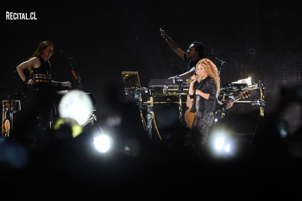 Shakira_en_Estadio_Nacional_-_Checho_Garcia_Pardo_-_CHM56930-1.jpg