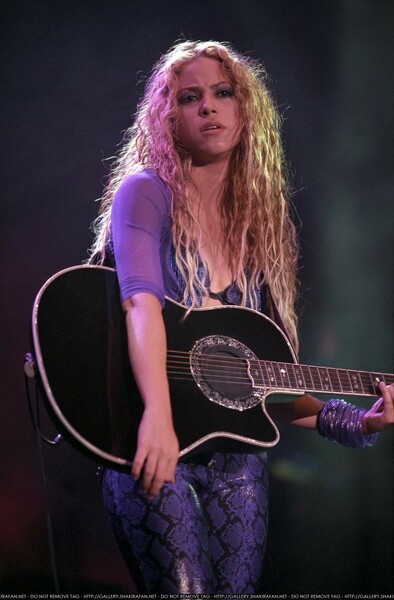 Shakira_FA733182.jpg