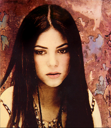 shakira_pies_descalzos_promo_color.jpg