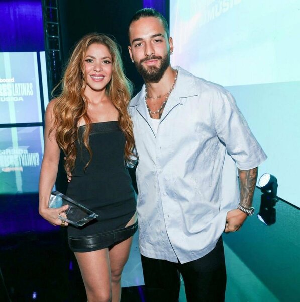 8 Mai - Para completar una noche perfecta, recibir este premio de manos de  @maluma  Gracias colega 
