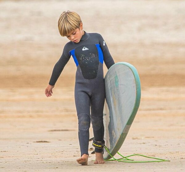 02 DÃ©cembre - First surf sessions at the beach this summer! #TBT
