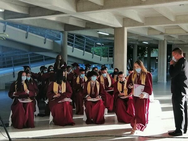 13 DÃ©cembre - Feliz de celebrar la graduaciÃ³n de los alumnos de  nuestras escuelas  @fpiesdescalzos  en QuibdÃ³, Cartagena y Barranquilla. JÃ³venes valientes que luchan por sus metas en tiempos difÃ­ciles!! â£ï¸ðŸ‘ðŸ¼ðŸ‘ðŸ¼ðŸ‘ðŸ¼
