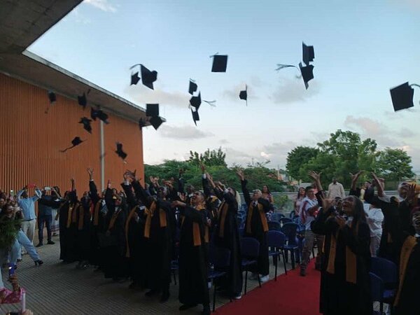 12 DÃ©cembre - Felicidades los graduados de nuestras escuelas en Quibdo y Cartagena.  Desde nuestra fundaciÃ³n  @fpiesdescalzos  agradecemos a los maestros y alumnos por su compromiso y por darnos esta gran alegria!
