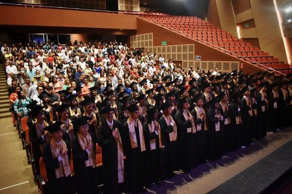 16 Décembre - Estamos celebrando desde nuestra fundación  @fpiesdescalzos  la graduación de nuestros alumnos de Barranquilla, promoción 2022, a quienes hemos acompañado en su educación desde los casi 3 años!! Gracias al equipo de Pies Descalzos, lo
