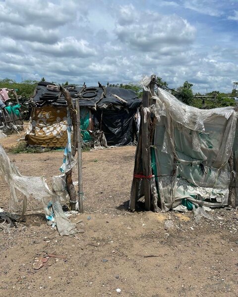 9 Juin - Esta es la situación en La Guajira. Construyendo nuevas aulas en este colegio en Maicao de la mano de  @fpiesdescalzos   @EAA_Foundation  para atender a 300 niños más Tanto por hacer!!
