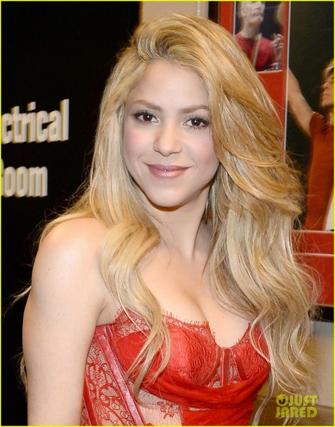 shakira-blake-shelton-medicine-acm-awards-2014-03.jpg