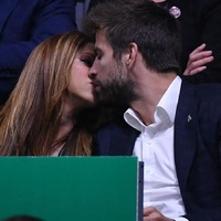 davis-cup-shakira-und-gerard-pique-knutschen-ausgiebig-.jpg