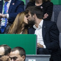 shakira-y-pique-se-comen-a-besos.jpg