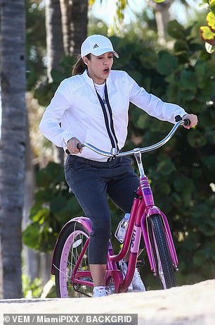 22724370-7831613-Pretty_pic_ride_Her_bicycle_was_perfectly_girly-a-17_1577494821245.jpg