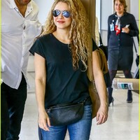 shakira-miami-airport-march-2018-02.jpg