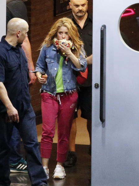 shakira-leaves-her-concert-in-barcelona-07-07-2018-2.jpg