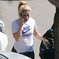 shakira-out-and-about-in-barcelona-april-26-2017_927061641.jpg