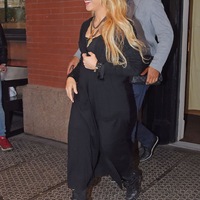 shakira-out-in-soho-nyc-05-16-2017-3.jpg