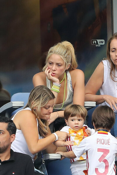 Photos-Euro-2016-Shakira-maman-exemplaire-quand-Gerard-se-fait-Pique-la-victoire_portrait_w674_281029.jpg