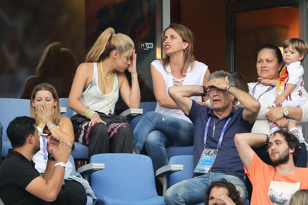 Photos-Euro-2016-Shakira-maman-exemplaire-quand-Gerard-se-fait-Pique-la-victoire_portrait_w674_281129.jpg