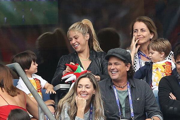 Photos-Euro-2016-Shakira-maman-exemplaire-quand-Gerard-se-fait-Pique-la-victoire_portrait_w674_281829.jpg