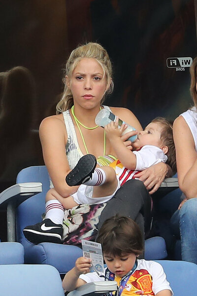 Photos-Euro-2016-Shakira-maman-exemplaire-quand-Gerard-se-fait-Pique-la-victoire_portrait_w674_28529.jpg