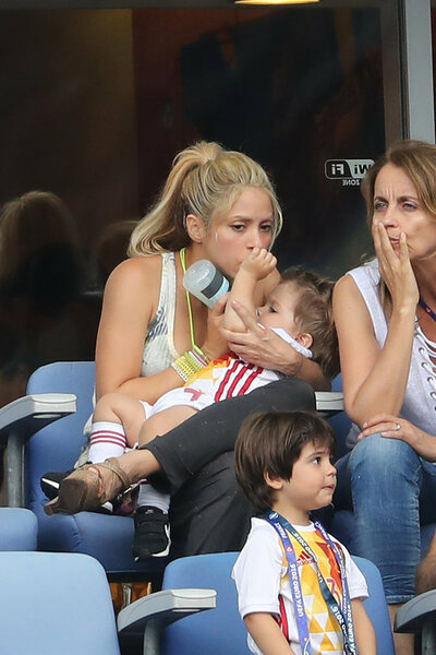 Photos-Euro-2016-Shakira-maman-exemplaire-quand-Gerard-se-fait-Pique-la-victoire_portrait_w674_28629.jpg