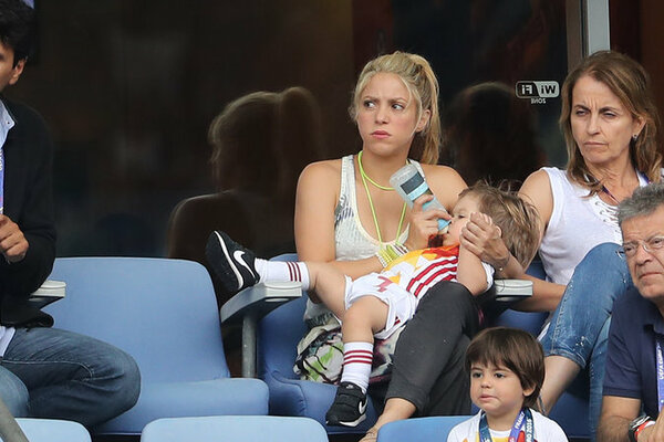 Photos-Euro-2016-Shakira-maman-exemplaire-quand-Gerard-se-fait-Pique-la-victoire_portrait_w674_28729.jpg