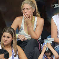 Photos-Euro-2016-Shakira-maman-exemplaire-quand-Gerard-se-fait-Pique-la-victoire_portrait_w674_281229.jpg