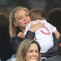 Photos-Euro-2016-Shakira-maman-exemplaire-quand-Gerard-se-fait-Pique-la-victoire_portrait_w674_28129.jpg