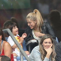 Photos-Euro-2016-Shakira-maman-exemplaire-quand-Gerard-se-fait-Pique-la-victoire_portrait_w674_281729.jpg