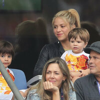 Photos-Euro-2016-Shakira-maman-exemplaire-quand-Gerard-se-fait-Pique-la-victoire_portrait_w674_282029.jpg