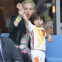 Photos-Euro-2016-Shakira-maman-exemplaire-quand-Gerard-se-fait-Pique-la-victoire_portrait_w674_28329.jpg