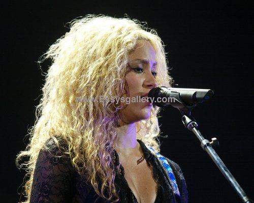 md_xl_shakira_B8781~0.jpg