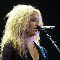 md_xl_shakira_B8781~0.jpg