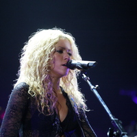 md_xl_shakira_B8783~0.jpg