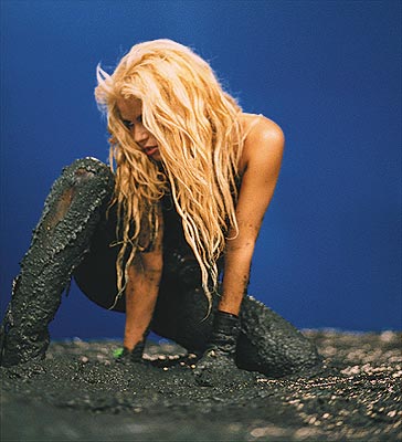 Shakira_-_Making_The_Video_28Whenever2C_Wherever29_-_17.jpg