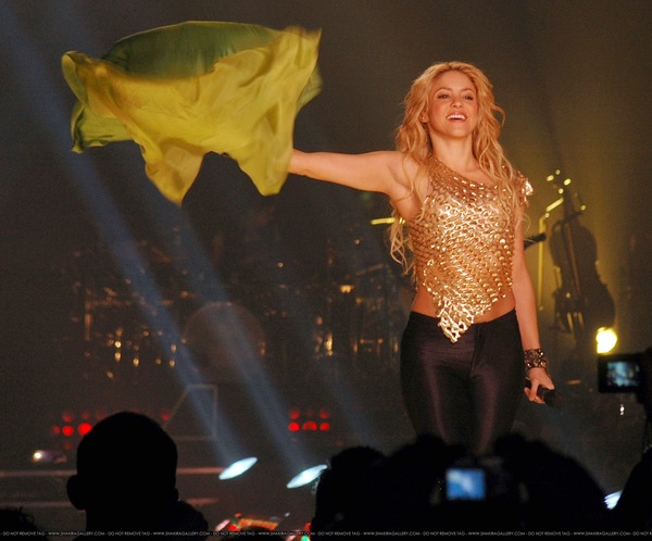 shakira_performing_belfast_28529.jpg