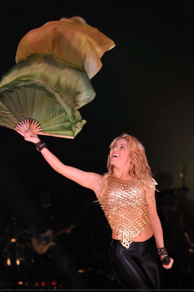 big_shakira_glasgow_9820.jpg