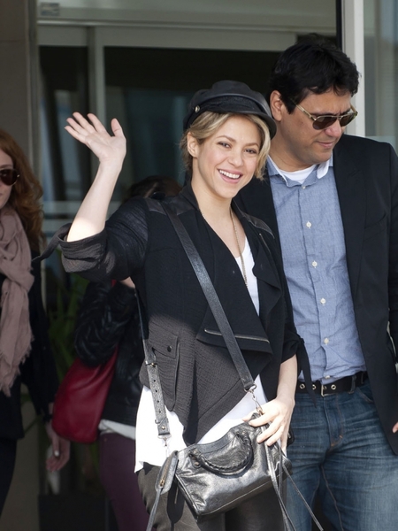 shakira-paris-03272013-04-675x900.jpg