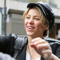 Shakira_PARIS_FRANCE_281029.jpg