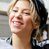 Shakira_PARIS_FRANCE_281229.jpg