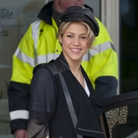 shakira-paris-03272013-07-675x900.jpg