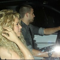 Shakira-et-Gerard-Piqsue-a-Los-Angeles-le-21-mai-2013_portrait_w674.jpg