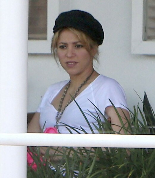 Shakira2BShakira2BSpending2BDay2BFred2BSegal2BzguOm6EpNRcx.jpg