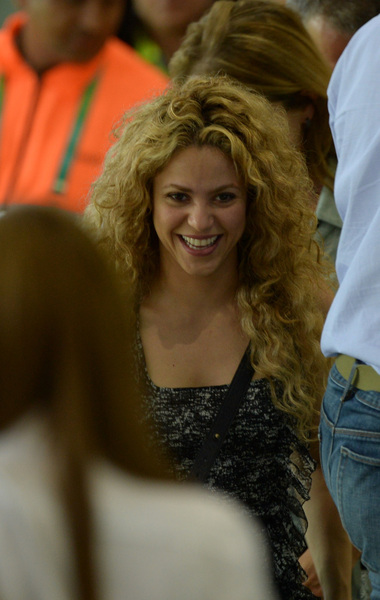 04shakira-confe998at.jpg