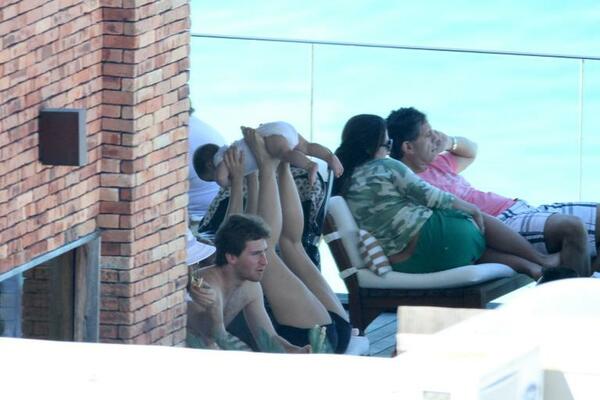 img-524556-shakira-curte-tarde-na-piscina-antes-da-final-da-copa-das-co20130630151372616980.jpg