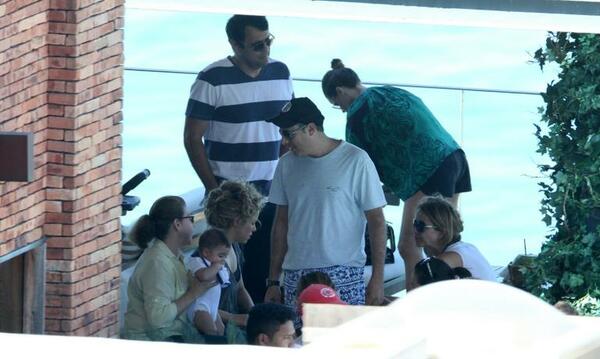 img-524568-shakira-curte-tarde-na-piscina-antes-da-final-da-copa-das-co20130630151372616986.jpg