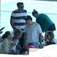 img-524568-shakira-curte-tarde-na-piscina-antes-da-final-da-copa-das-co20130630151372616986.jpg