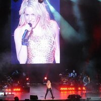 2011_3_1_42402733-shakira2.jpg