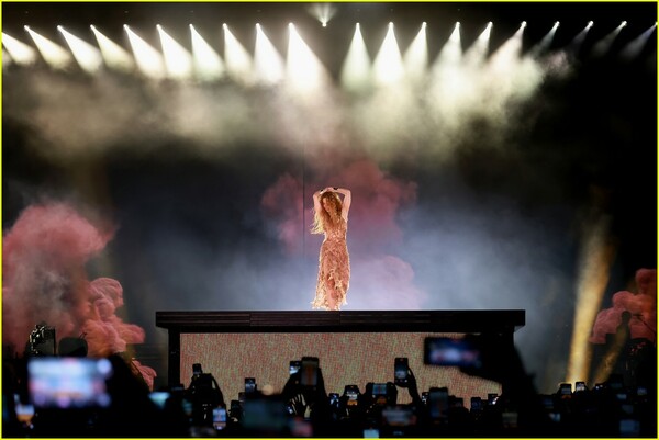 shakira-concert-colombia-29.jpg