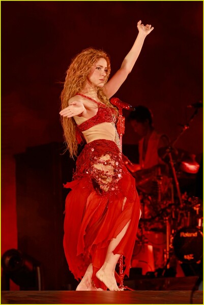 shakira-concert-colombia-44.jpg