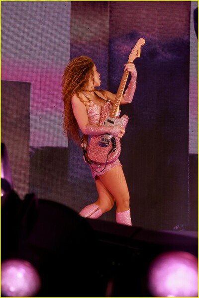 shakira-concert-colombia-62.jpg