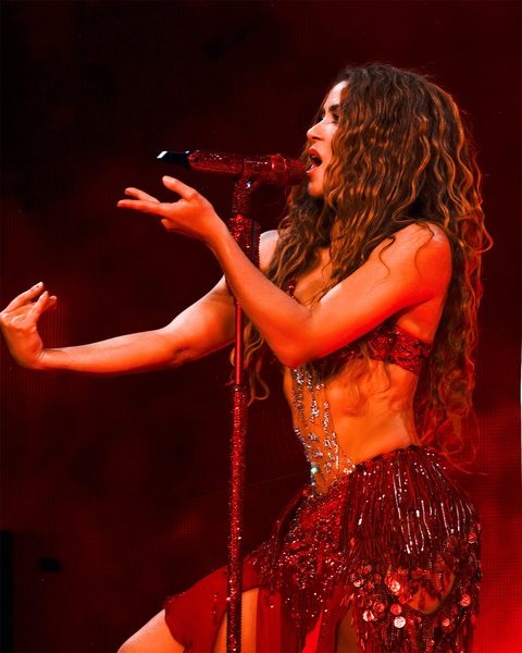 shakira_1748375104_3641956798555909296_217867189.jpg